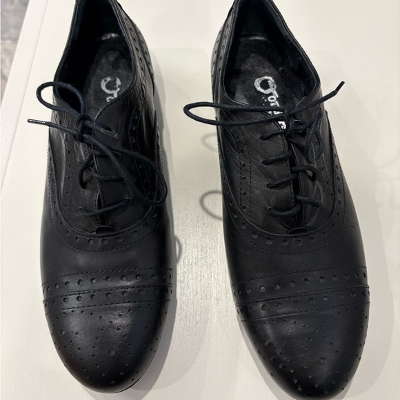 Shoes - Classic Black Women’s Dress Shoes